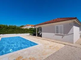 3 Bedroom Cozy Home In Brisevo