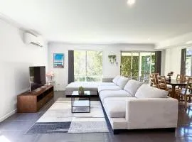 Coomera Comfort - Family Home Great for Play or Work, mins to Coomera Westfield n Theme Parks