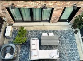 Curious Carriage Rooftop in Shaw