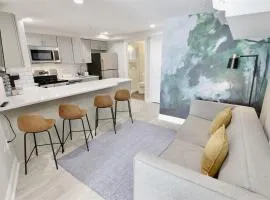 Darling Apartment in Capitol Hill - TWO min to Metro