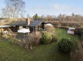 2 Bedroom Nice Home In Vejby