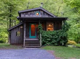Chic Catskills Cabin with Hot Tub and Fire Pit
