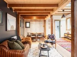 Chic Catskills Cabin with Hot Tub and Fire Pit