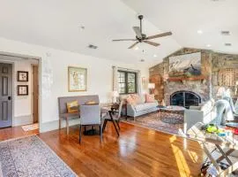 Relaxing Aldie Retreat with Fireplaces and Pool