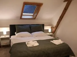 charmantes Apartment mit voll ausgestatteter Küche, Kingsize-Betten, Billard & Tischkicker