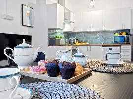 Spacious one bed Apartment, contractor friendly, Sleeps 6, FREE Secure Parking, Near Beach
