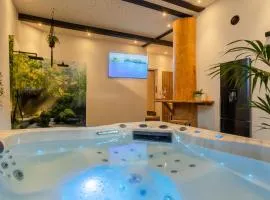 Tropical Wellness Suite I Sauna I Whirlpool I Hot Tub I TV I BBQ