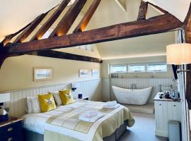 Dingle Marsh Barns, hotel con estacionamiento en Dunwich