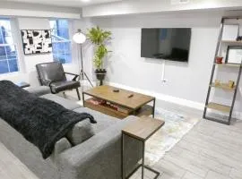 Federalist Style Rowhouse sleeps 4 with parking