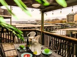 Daylight Cove Lakefront Condo, Pool, Hot Tub!