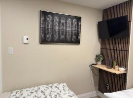 Studio unit with private entrance, 2 bed 1 bath, homestay in St. John's