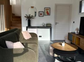 Villa avec piscine privée au calme, hotel a BIQ