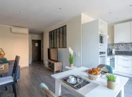 Charmant appartement équipé, 2 personnes au cœur de Menton, Climatisé, Proche Gares routière et Ferroviaire, Fête des Citron,