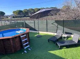 T3 avec piscine privée et aire de jeux au milieu des vignes