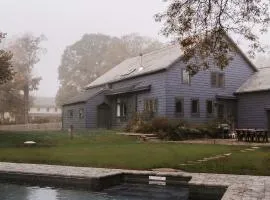Chic Barn House with Pool