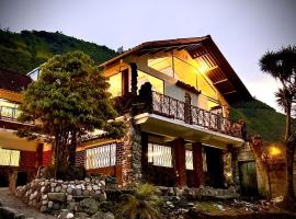 Fantástica Casa junto al río, biệt thự ở Baños