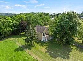 Hudson Restored Farmhouse with Fire Pit