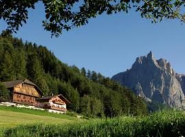Unterstandroahof, hotel v destinaci Kastelruth
