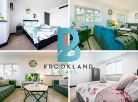 Four Bedroom House by Brookland Stays Serviced Accommodation Short Lets Bushey with Free WiFi