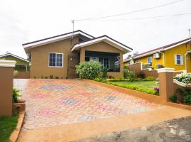 2 BDR House near Martha Brae River rafting, hotel v destinaci Falmouth