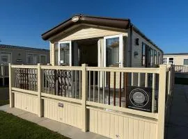 The Retreat 34, Central Heating, Pet friendly, WiFi - Golden Palm Resort - Meadow Lakes Caravan & Lodge Hire