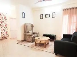 Cozy 3 bedroom Apt with Central location