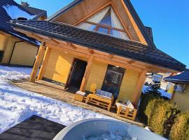 Łykolańczyk-Chatki z JACUZZI, casa de muntanya a Polańczyk