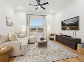 Pinnacle Row - 1mi to Promenade 2 Mi to The Amp