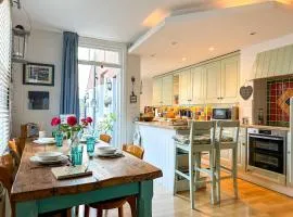 Cosy & Stylish 2 Bedroom City Centre Oasis - FREE Secure Parking