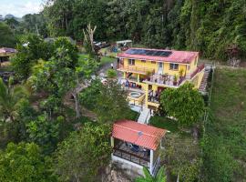 La Casita Amarilla en Utuado, Puerto Rico, khách sạn ở Utuado
