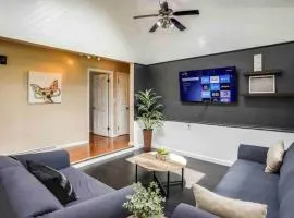Enjoyable Home by Airport and Downtown