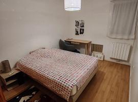Appartement 1 chambre privée, hotel in Angers