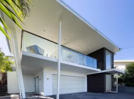 Stunning Views, Private Pool Near Hastings St