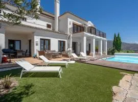 Luxury Modern 5BR Villa - Infinity pool & Panoramic sea views