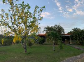 Caladium House - Entire Home or Private Room, hotel a Mercedes