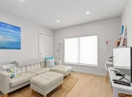 Romantic 1BR Cottage, 1 block from the Beach, 3 min Walk to Downtown