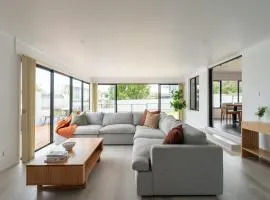 Stylish Family Retreat by Hawley Beach