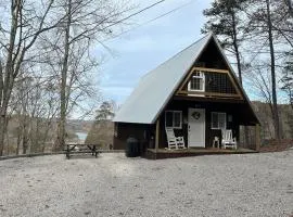 Cherokee Cabin-Cave Run Lake and Cliff Views-Red River Gorge