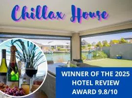 CHILLAX HOUSE - Luxury, Canals, Jetty, Family Friendly - Sleeps 14 in Style!