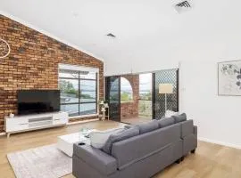 Government House, 35 Government Road - pet friendly , water views