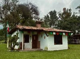 Cabaña Slim con arroyo a orillas de Orizaba