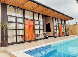 Casa nel Mezzo - A Pineapple Farm Escapee, ξενοδοχείο σε Ulot