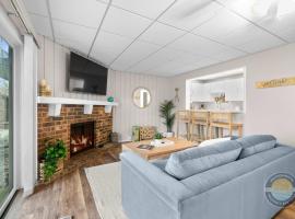 New Lake View Retreat Pool 4min to Beach, Hotel in Lake Geneva