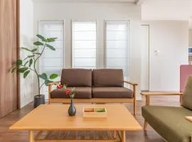 年末年始特別割引 無料駐車 4ldk戸建 関空 難波 心斎橋 通天閣 スパワールド世界の大温泉 天王寺動物園 京都直通 現代的で広々とした空間に和風の魅力とプライベート庭園を融合した豪華な別荘