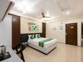 Treebo AR Grand, 18 mins from Airport