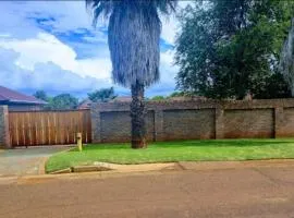 Den-Away Guesthouse Self Catering Middelburg Mpumalanga