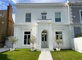 Willow House, Georgian Property in Shepperton