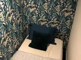 Very Small Private room 100cmx200cm only for sleep 7pm-11am NO KEY