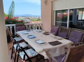 Home with view and swimming pool, hotel din Oropesa del Mar