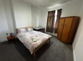 Double-Bedroom in the Heart of Salford Manchester Perfect for Short Stays GCSW4